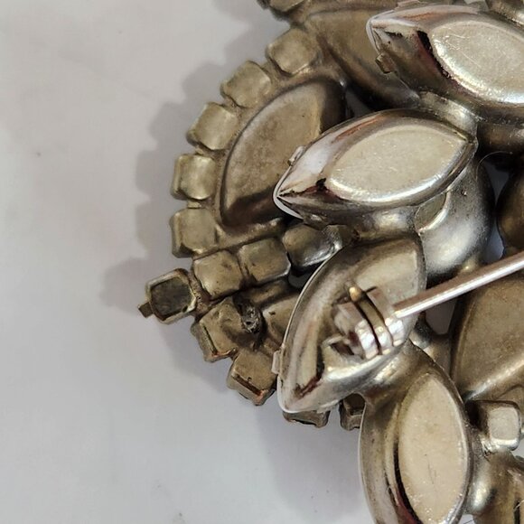 Weiss Brooch 2" milk glass and Aurora Borealis Rhinestones - Picture 5 of 6